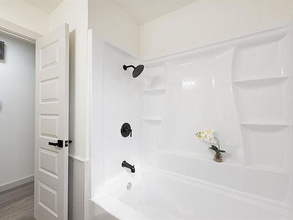 3rd image of 103 Aspen Dr