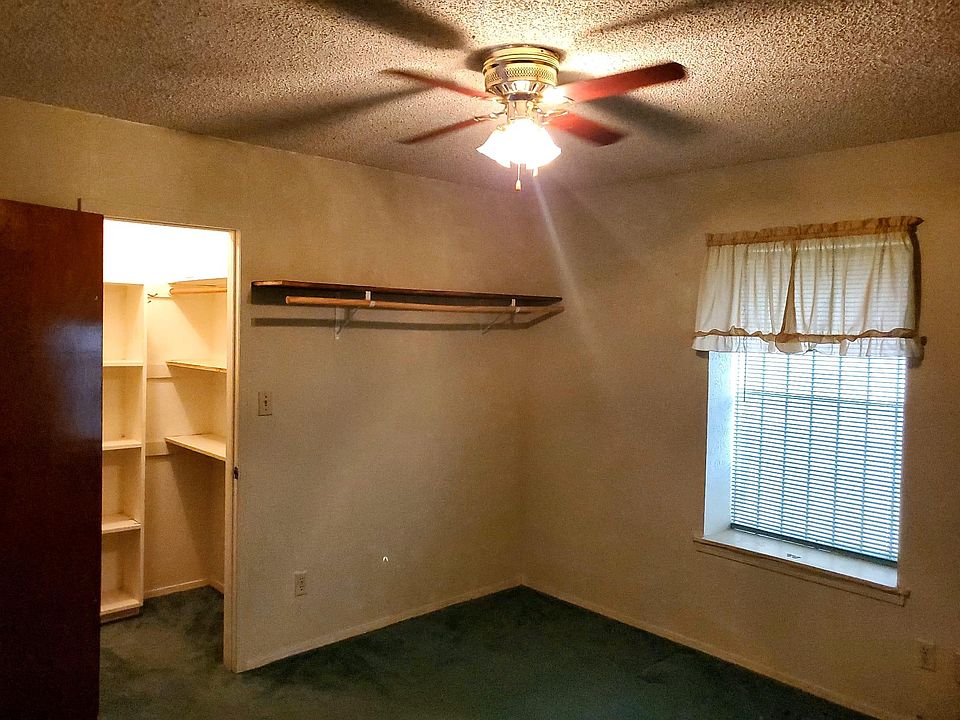 1st image of 107 W Live Oak Dr