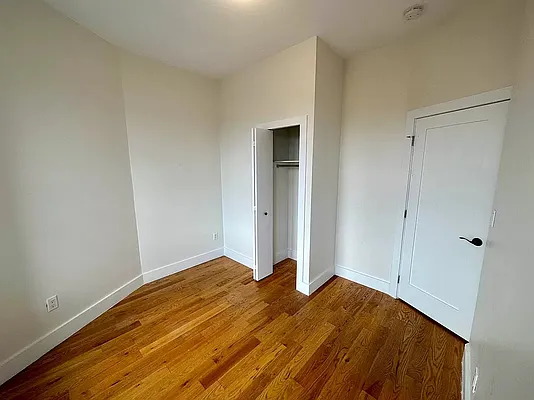 Rented by Max Apt LLC | media 6