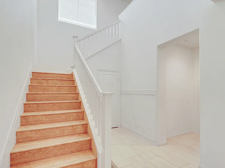 271 Rose St — Photo 13