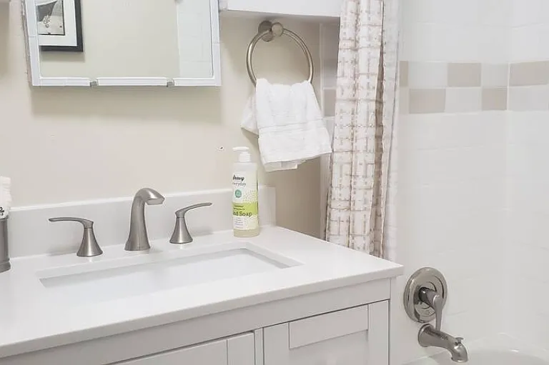 8704 N Wayland Ave — Photo 14