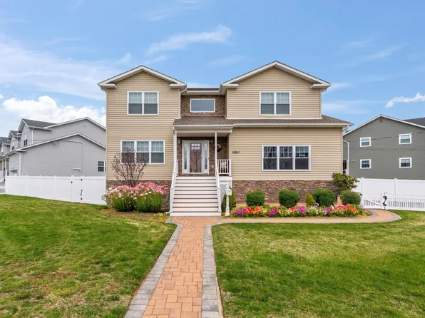 2465 Adler Court, Seaford, NY 11783