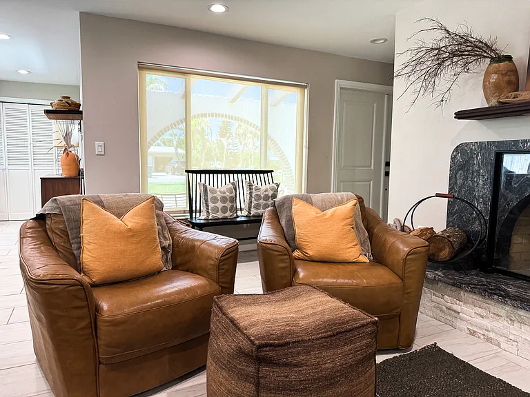 350 Pine Tree Dr — Photo 7