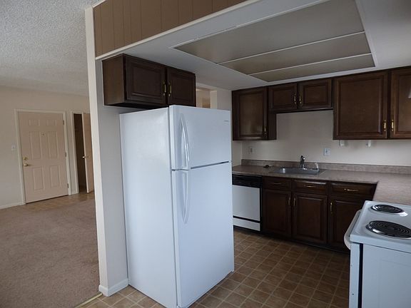 2nd image of 2027 Estes Ln APT 1