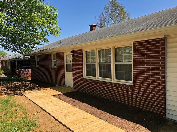 3rd image of 700 Carson Dr