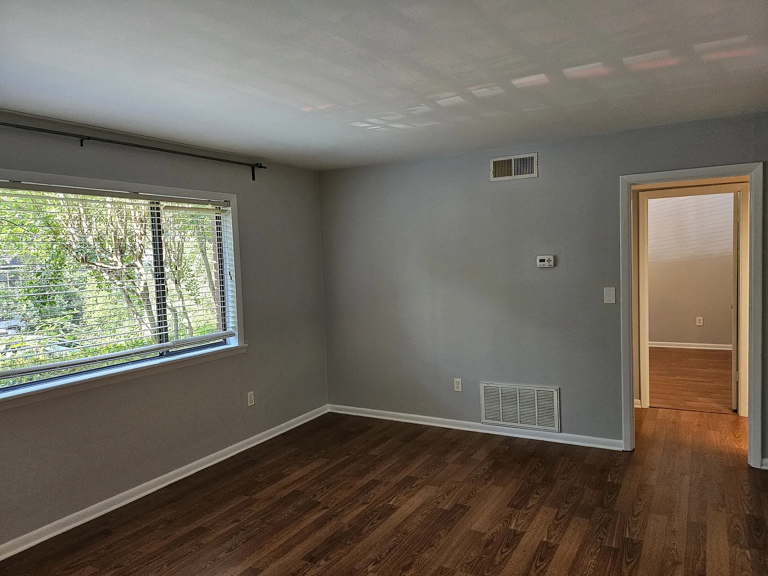 2 bed, 890 sqft, $1,580 — Photo 3