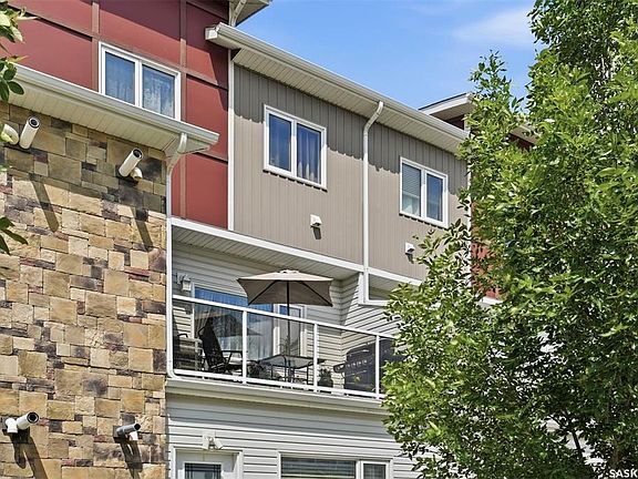 3rd image of UNIT 406-225 Hassard CLOSE