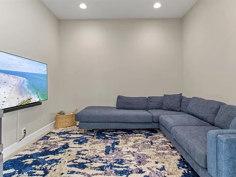 1905 Tulip Dr — Photo 19