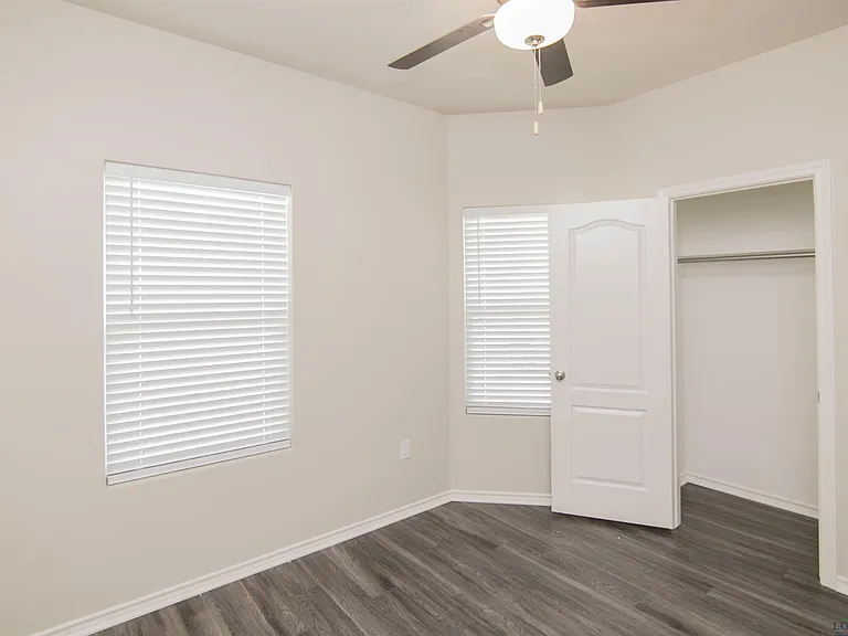 1427 Monterey Dr — Photo 3
