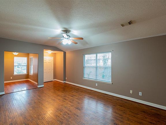 4th image of 2674 Royal Blue Dr