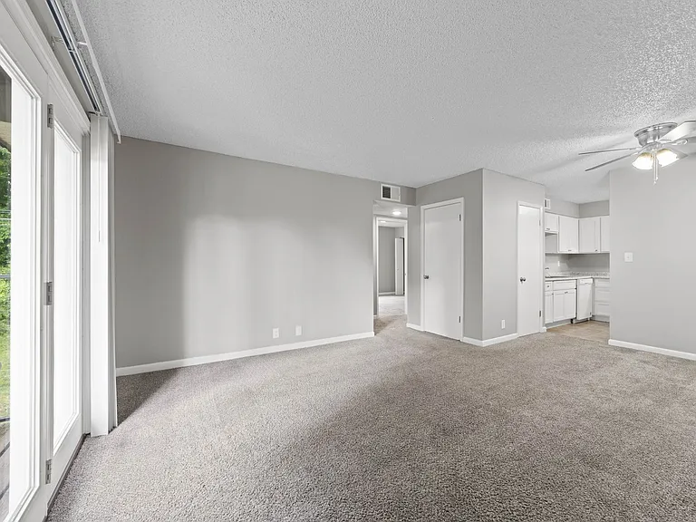 Autumn Ridge Apartment Community — Photo 36