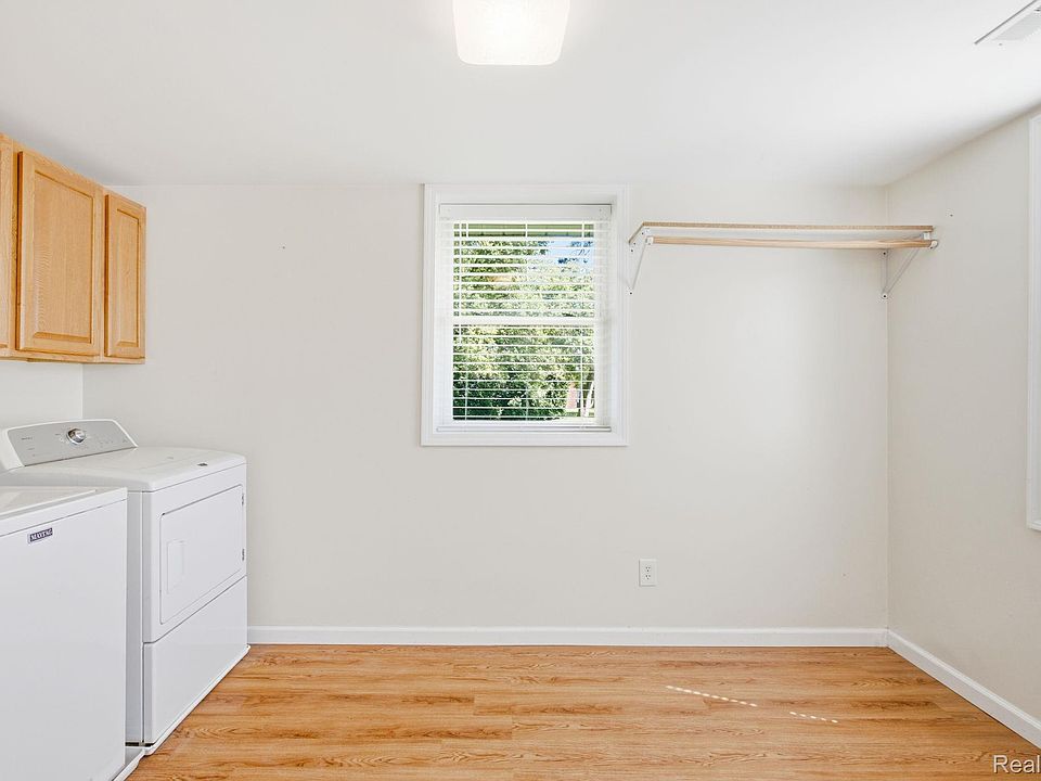 3246 Keewahdin Rd, photo 21