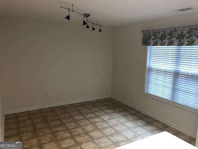 225 Lexington Cir — Photo 17