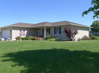 101 Willow Ct, Charles City, IA 50616
