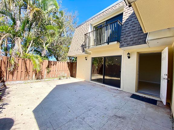 3rd image of 2931 SW 22nd Circle #31a