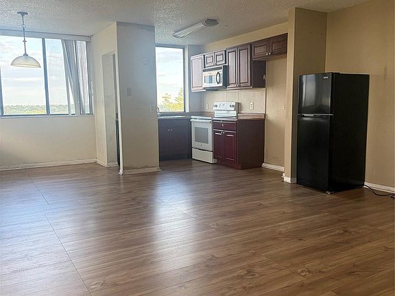 5th image of 4222 Inverrary Blvd