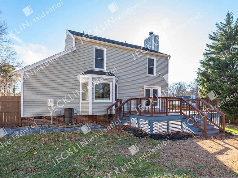 9020 Castle Point Dr — Photo 23