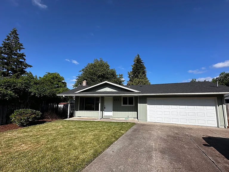 255 Heffley St S — Photo 1