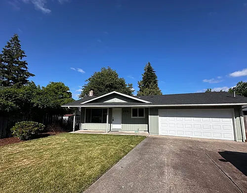 255 Heffley St S Photo 1