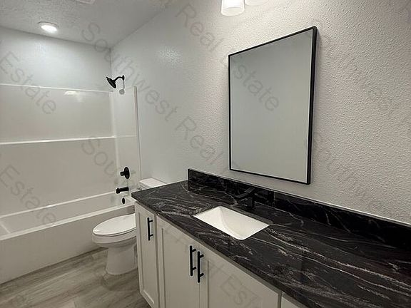 5th image of 305 Starlite Dr #A