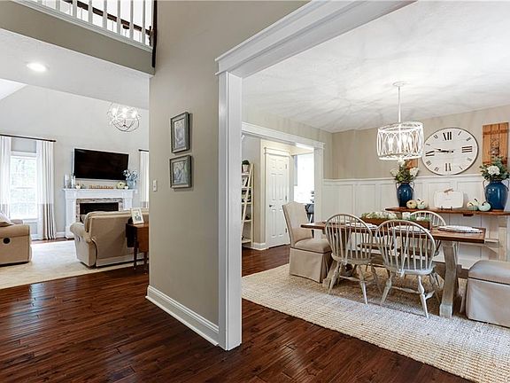 5th image of 924 Graceland Ct