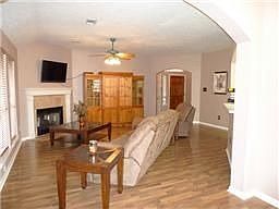 3rd image of 4907 Lochman Ln
