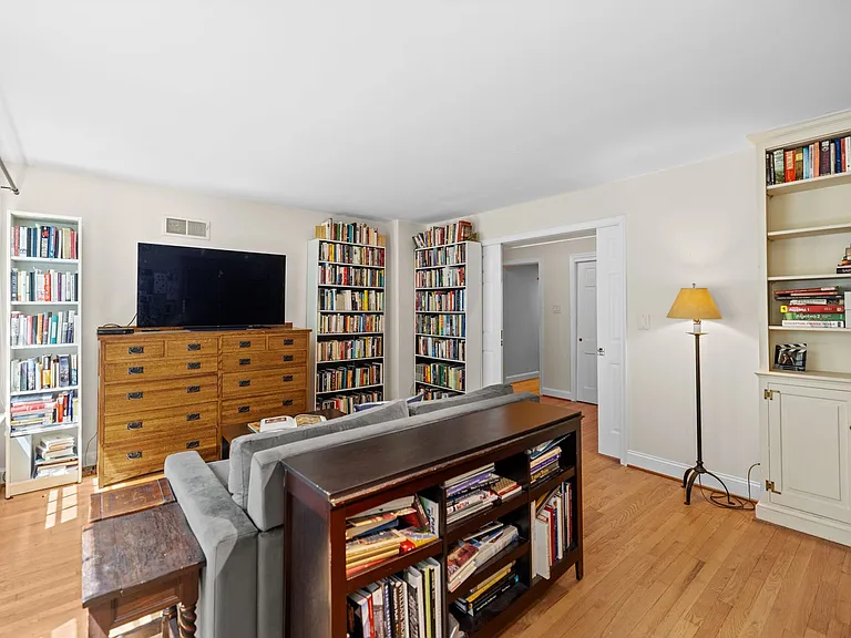 2426 I St NW — Photo 17