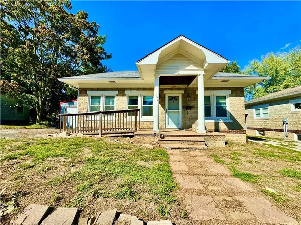 500 W 22nd St, Higginsville, MO 64037