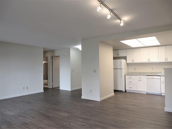 5th image of 780 Sea Spray Ln APT 201