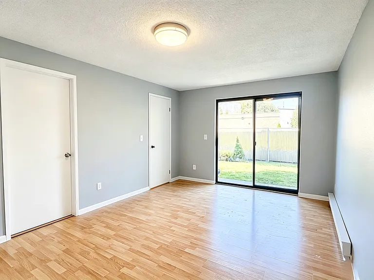 1313 W James St #11 — Photo 10