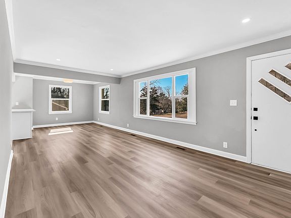 4th image of 1104 Irving Ln