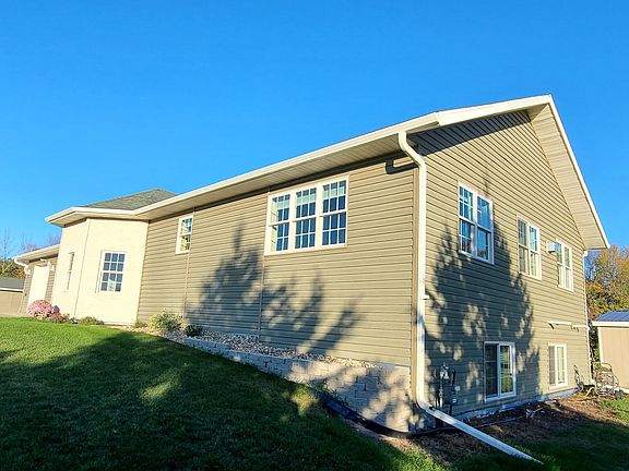 5th image of 2343 Saint Clair Cir