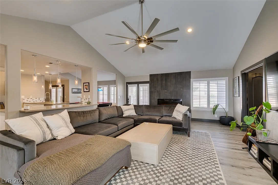 4 bed, 4.0 bath, 2585 sqft, $3,999 — Photo 4