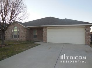 925 Crowder Dr, Crowley, TX 76036
