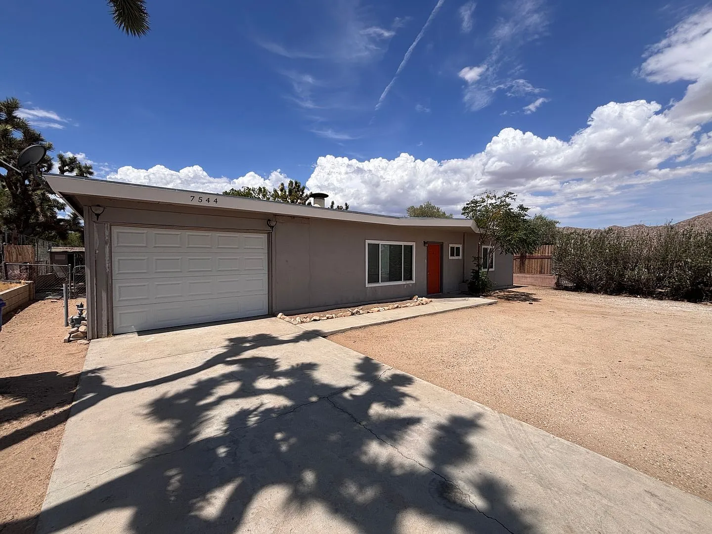 3 Bedroom 2 Bath House in prime location to elementary school in Yucca Valley — Photo 1