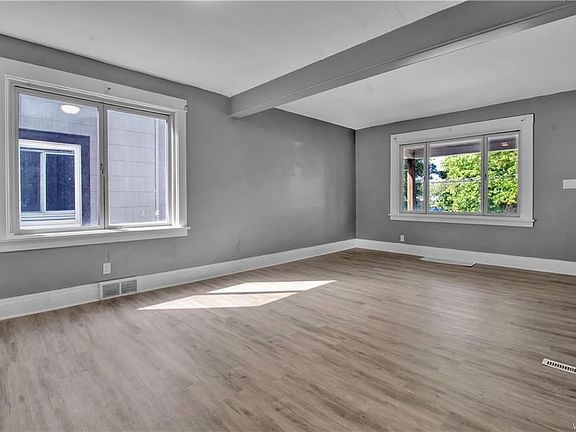 4th image of 651 Northumberland Ave