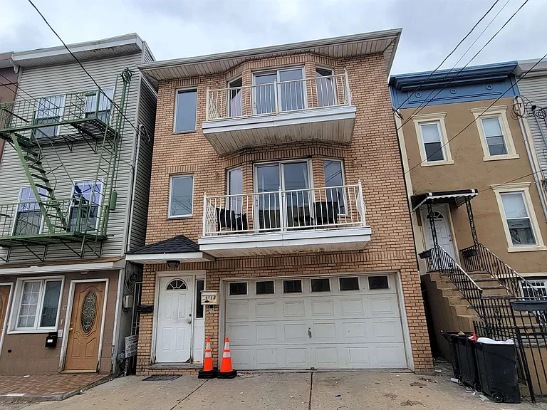 11-13 Wallis Ave #1 — Photo 1