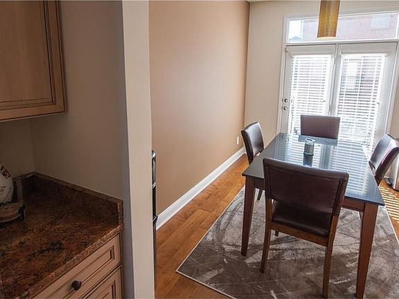 4th image of 266 N Park Ave
