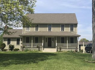 100 Greenbrier Ln, Bridgewater, MA 02324