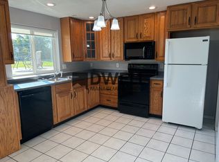275 N Pine St APT 1A, Dexter, MN 55926