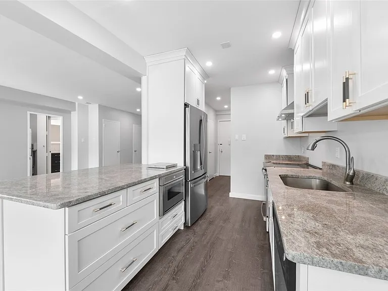 320 Fort Duquesne Blvd #8N — Photo 11