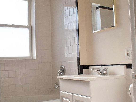 4th image of 4810 N Paulina St #3F