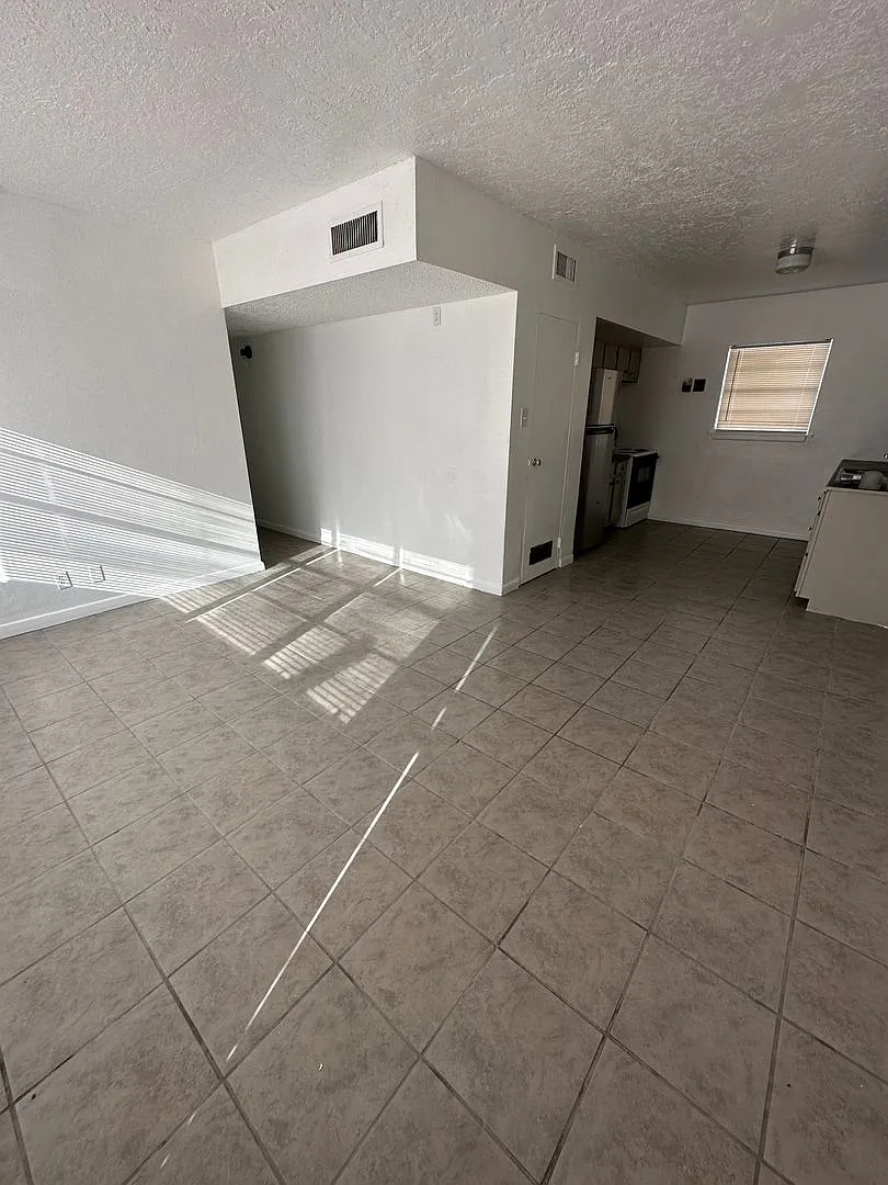 Park street apartments — Photo 1