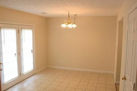 4th image of 213 Elkchester Cir