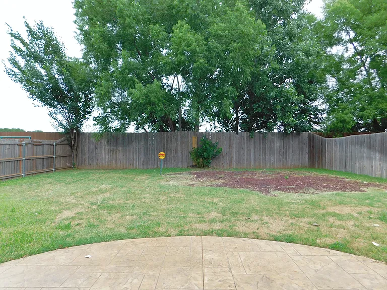 2401 Windhaven Dr — Photo 38