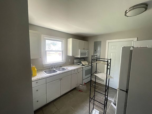 3rd image of 2301 Yorktown Ave