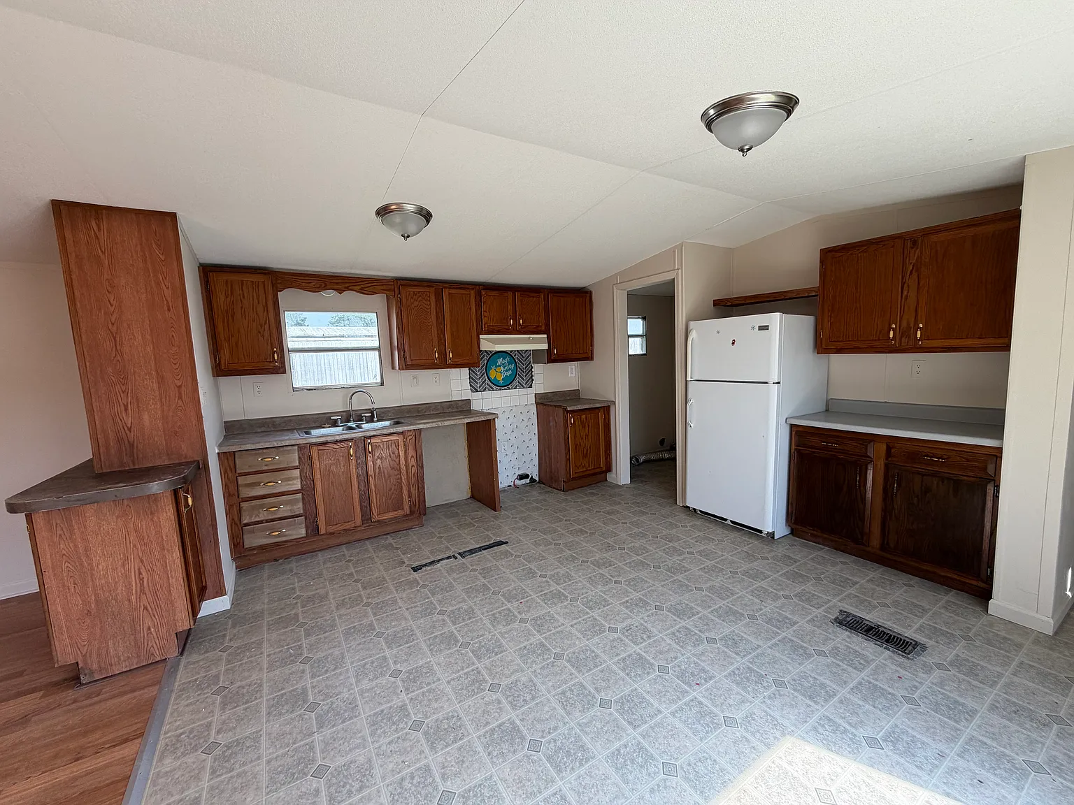 3 bed, 1280 sqft, $925 — Photo 3