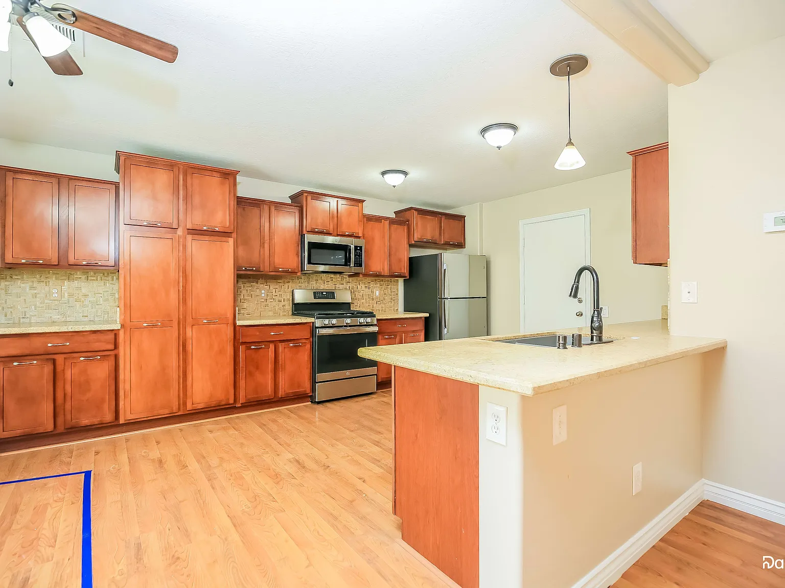 3 bed, 2.5 bath, 1547 sqft, $2,040 — Photo 2