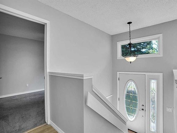 3rd image of 100 SE Shawbrooke Cir SW