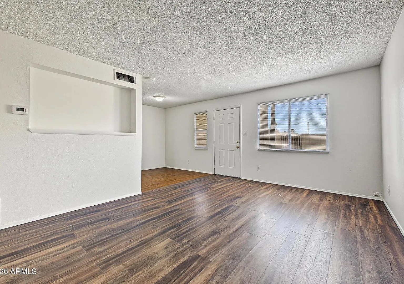 Updated 2 Bed Townhome in Phoenix — Photo 2